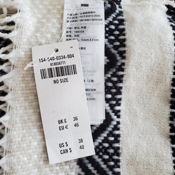 NWT Abercrombie & Fitch knitted scarf - Picture 3 of 3